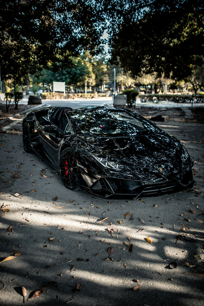 Beautify lambo with wet reflection. best car drying towel by wundergoods for automotive perfection.